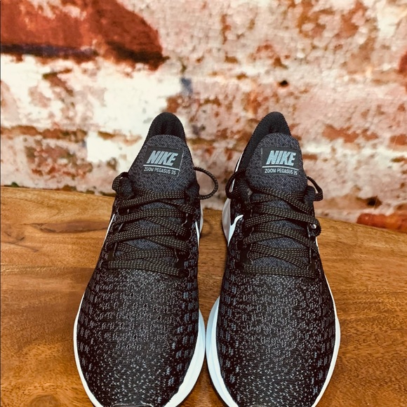 PREOWNED like new NIKE WOMEN’S AIR ZOOM PEGASUS 35 SNEAKERS excellent condition - Picture 7 of 10